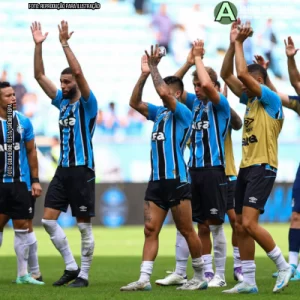 Grêmio vence o Juventude com autoridade. Na imagem vemos os joagdores do Grêmio após vitoria contra o Juventude agradecendo o apoio da torcida gremista presente no Alfredo jaconi em Caxias do Sul.